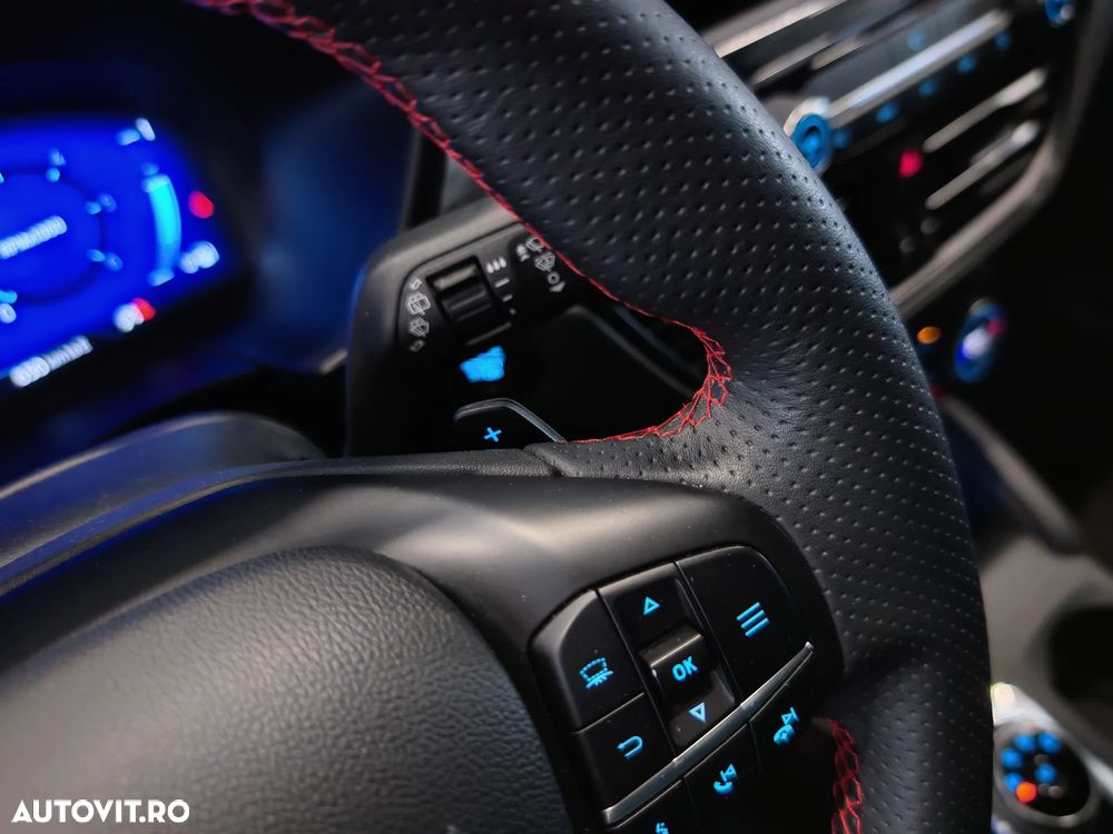 Ford Kuga 1.5 TDCi 2x4 Aut. ST-Line - 25