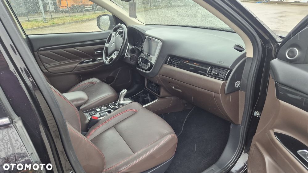 Mitsubishi Outlander 2.0 4WD Plus - 7