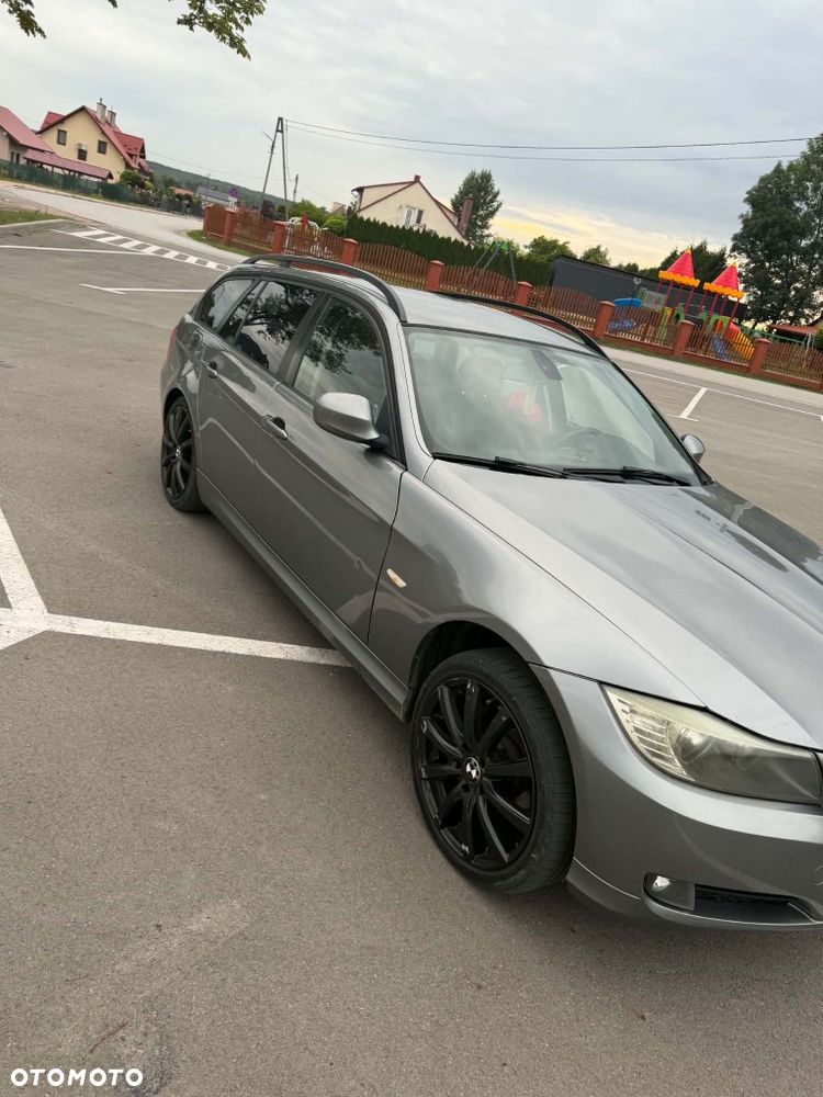 BMW 3 Series 2010 photo 4