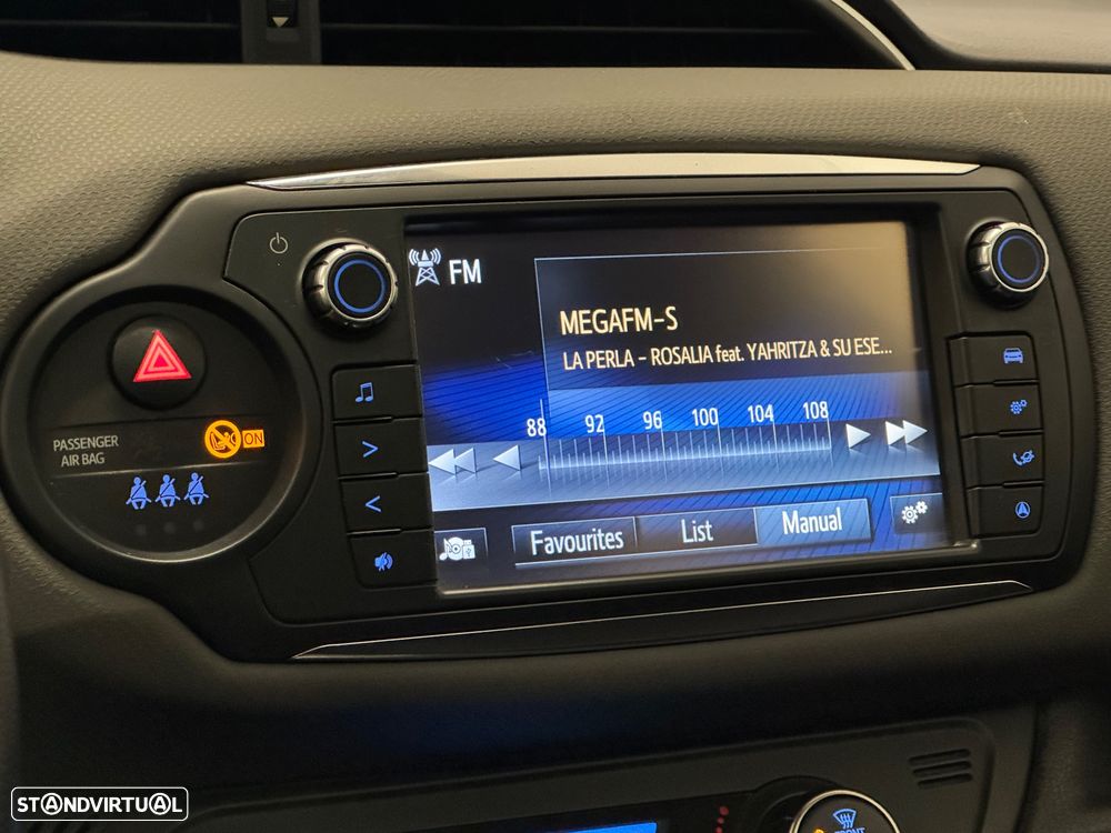 Toyota Yaris 1.5 HSD Sport+P.Luxury+Navi - 15