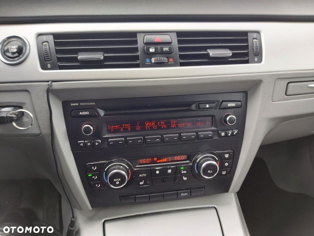 BMW Seria 3 320d DPF Efficient Dynamics Edition - 28