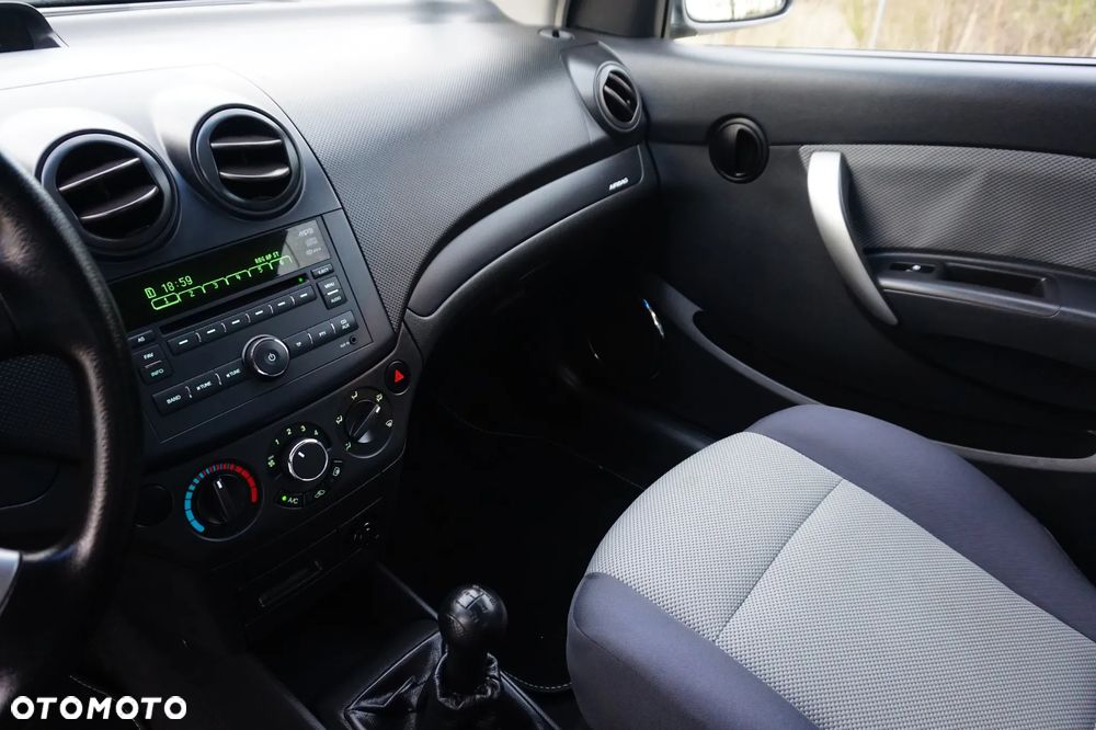 Chevrolet Aveo - 31