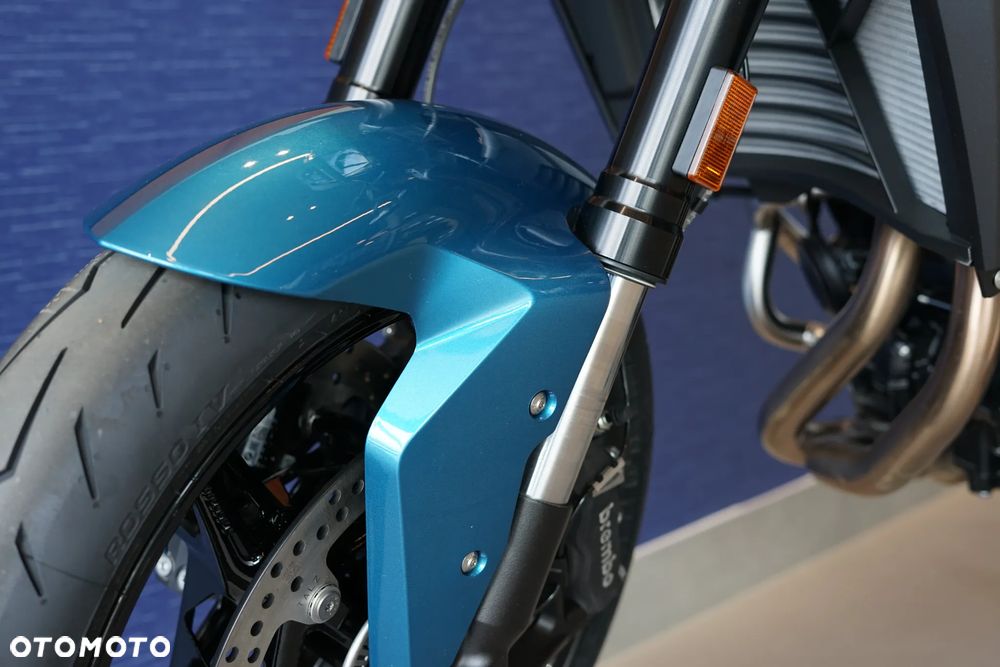 BMW F - 22
