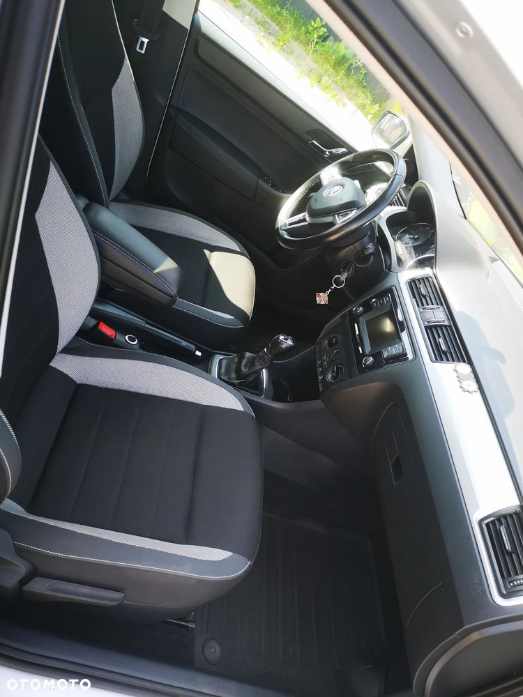 Skoda RAPID 1.2 TSI Ambition - 9
