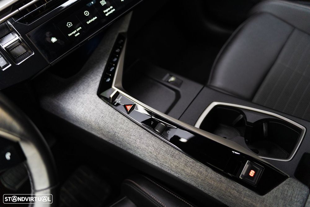 Peugeot 3008 1.2 Hybrid Allure e-DCS6 - 24