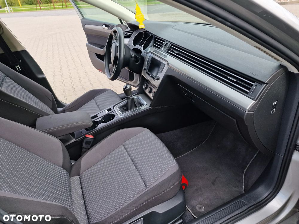 Volkswagen Passat 1.6 TDI BMT Comfortline - 9