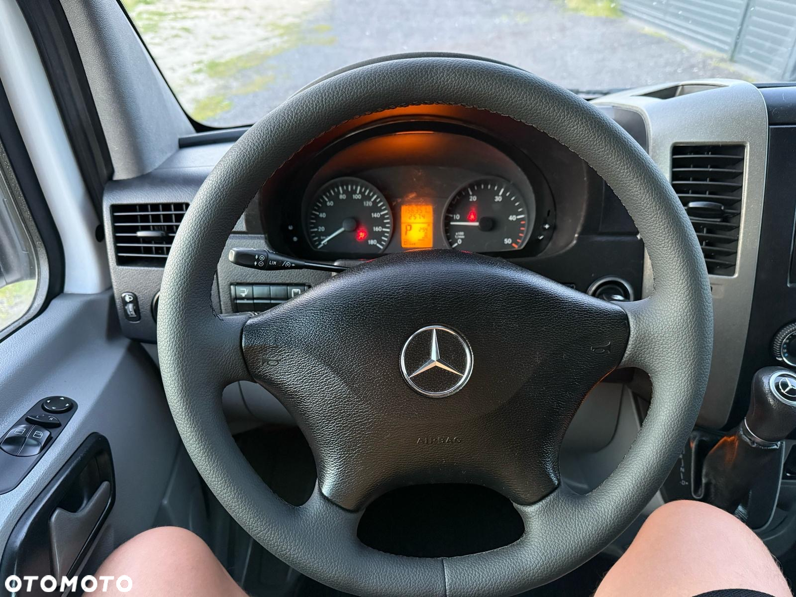 Mercedes-Benz Sprinter - 15