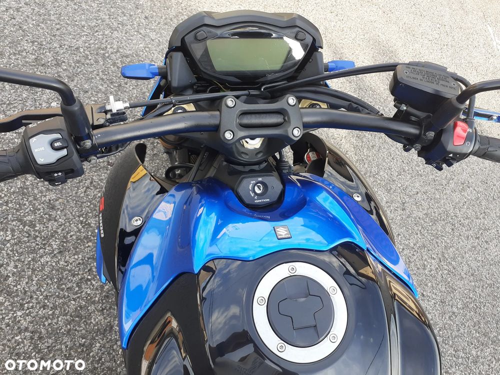 Suzuki GSX 1000 - 12