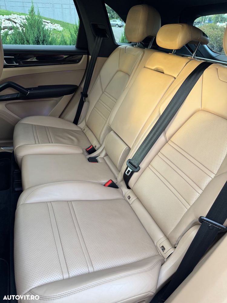 Porsche Cayenne - 14