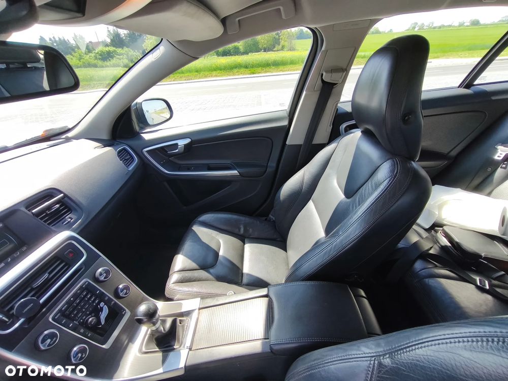 Volvo V60 D3 Summum - 17