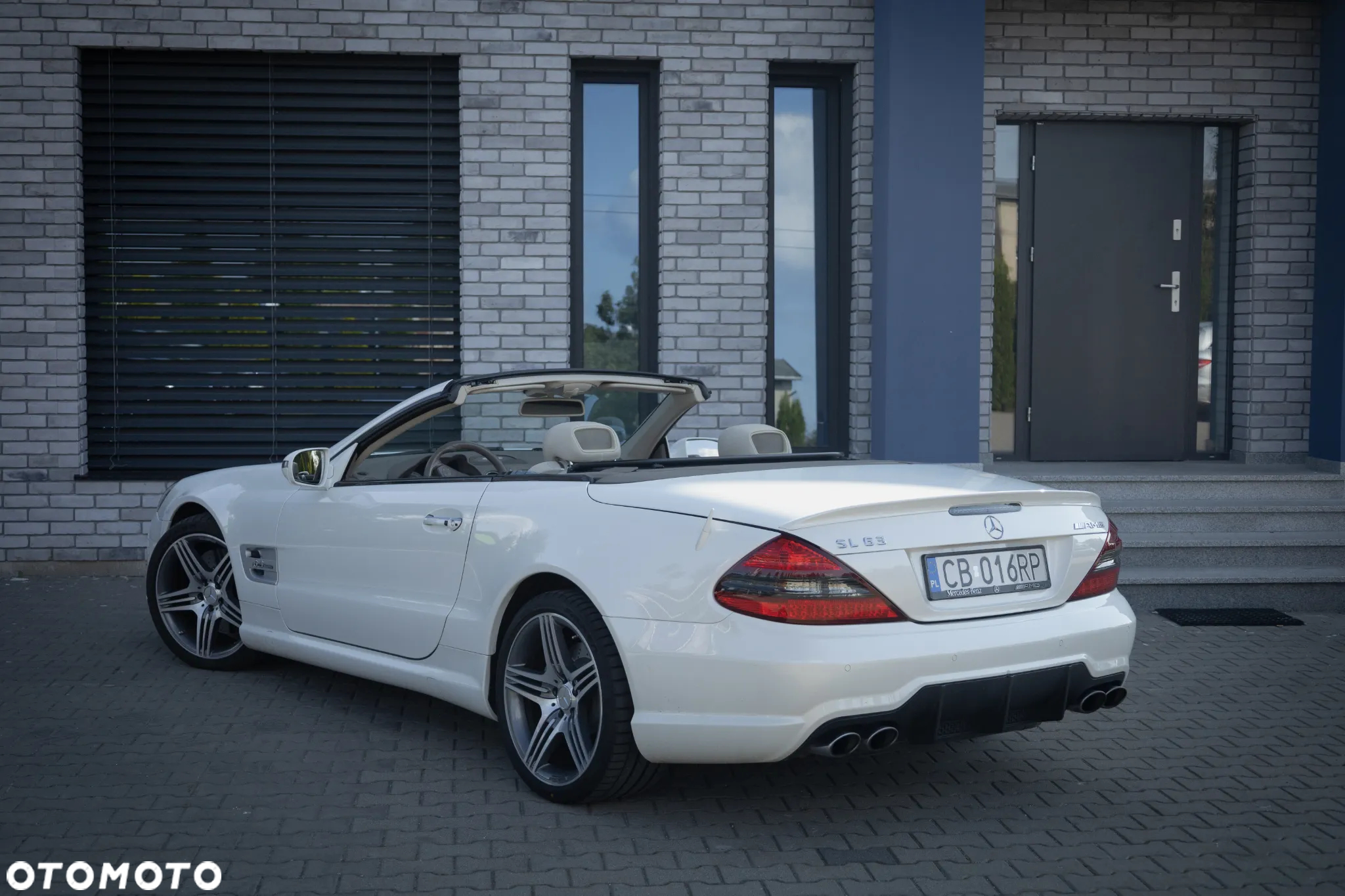Mercedes-Benz SL 63 AMG - 8