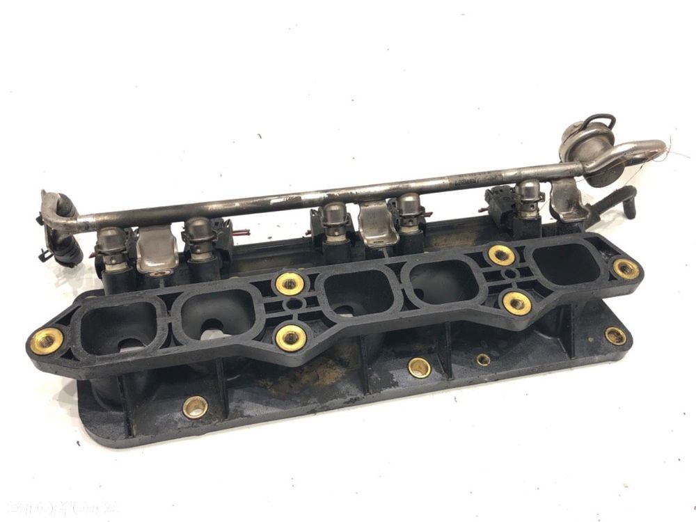 LISTWA WTRYSKOWA  VW BORA Variant (1J6) 1999 - 2005 2.3 V5 110 kW [150 KM] benzyna 1999 - 2000 - 1