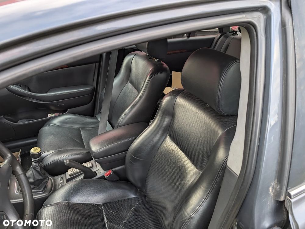 Toyota Avensis 2.2 D-4D Sol - 11