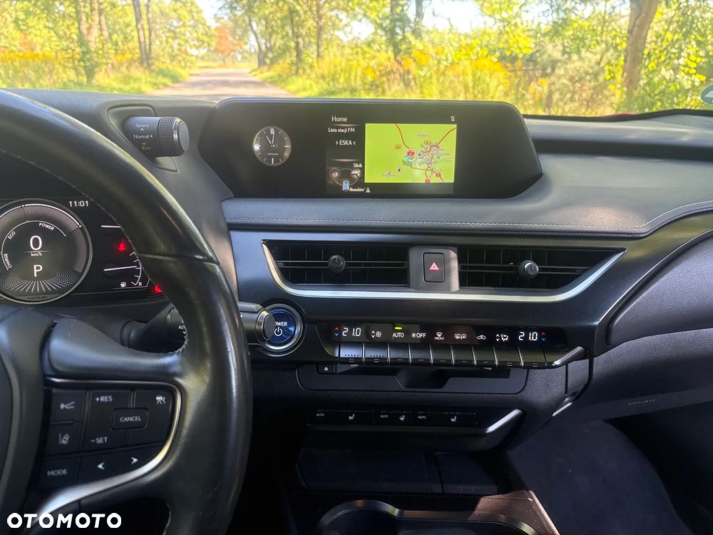 Lexus UX - 5