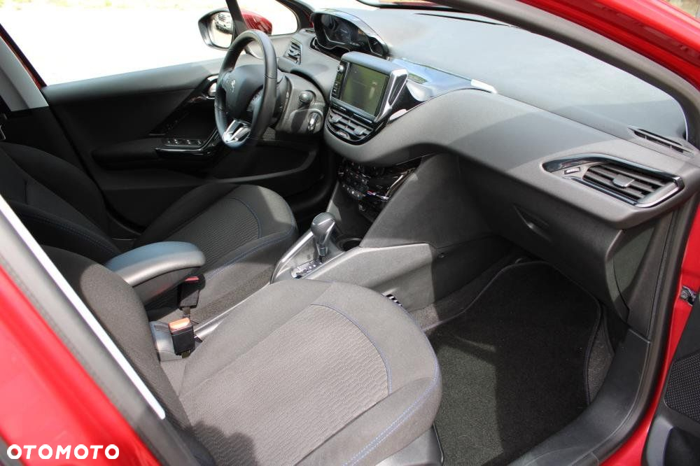 Peugeot 208 - 15