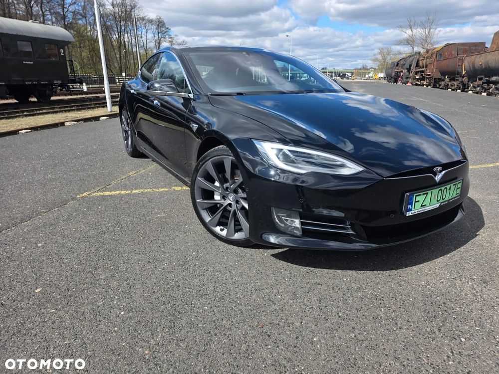Tesla Model S - 1