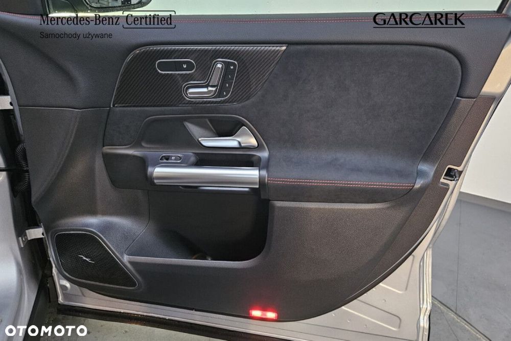 Mercedes-Benz GLA - 26