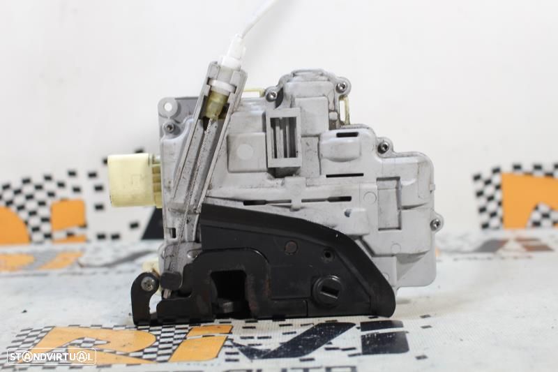 Fecho Da Porta Trás Direita Audi A3 (8P1)  4F0839016 / 4F0 839 016 - 4