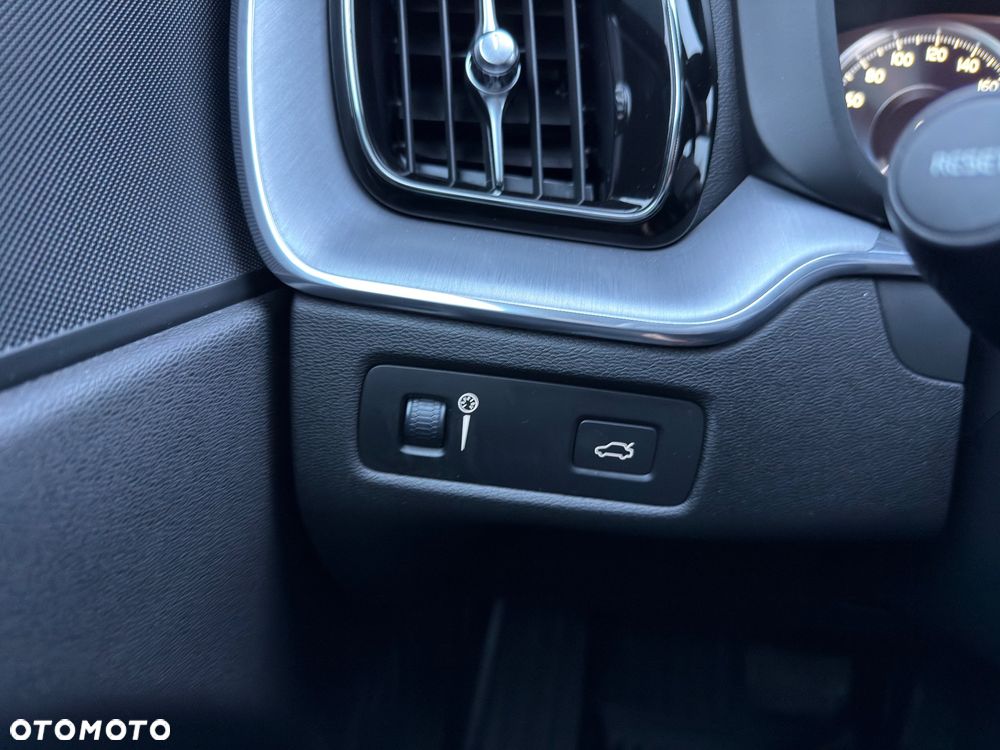 Volvo XC 60 D4 SCR Momentum - 25