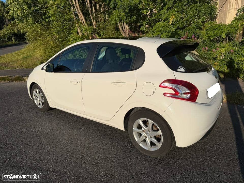 Peugeot 208 - 3