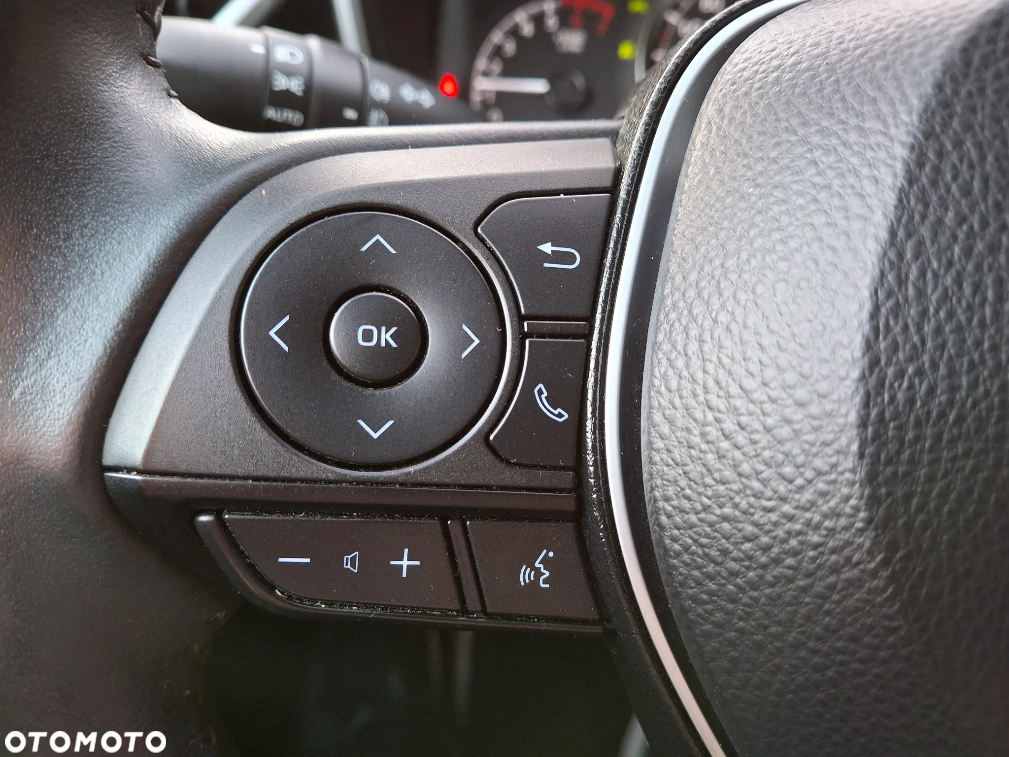 Toyota Corolla 1.8 Hybrid Comfort - 24
