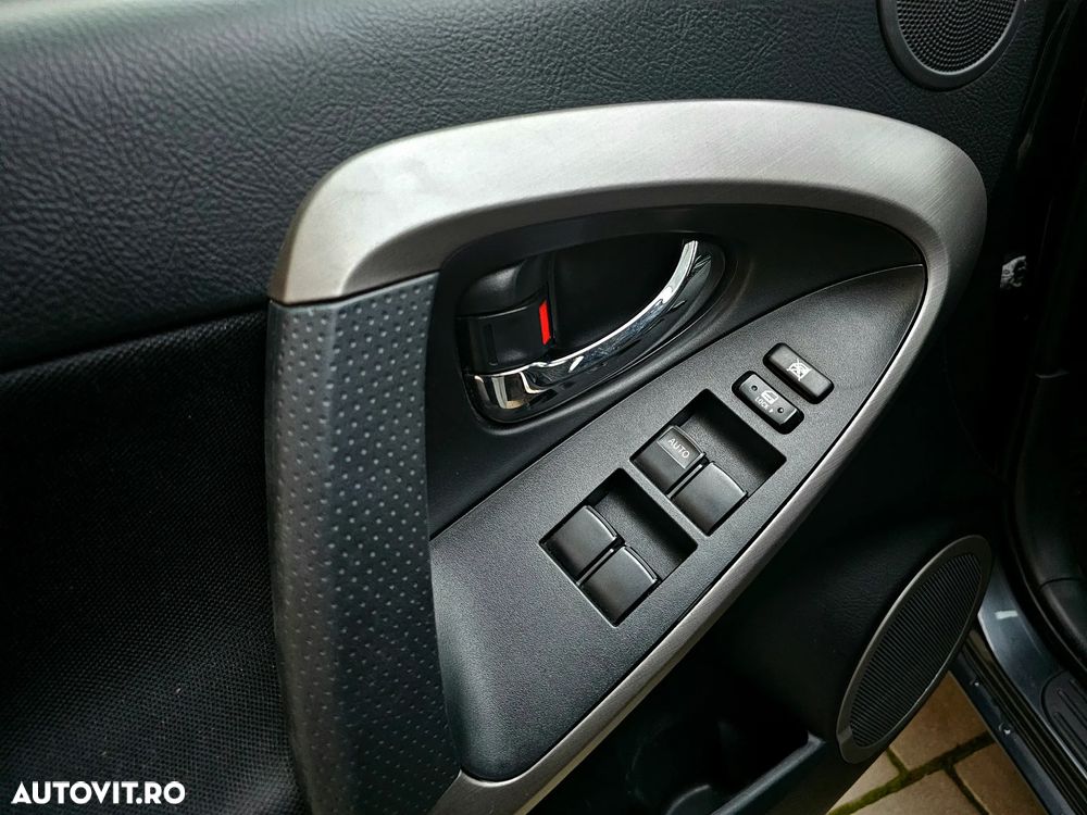 Toyota RAV4 2.0 4x4 - 23