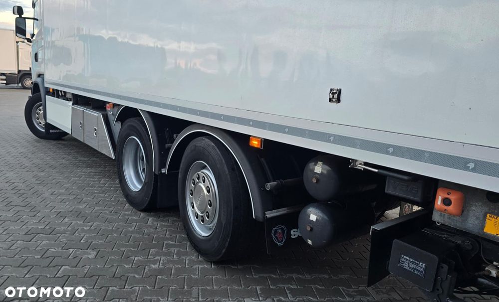 Scania G490 6x2 18 palet chłodnia diesel kurierka odwierty piękny stan świeży import! - 13