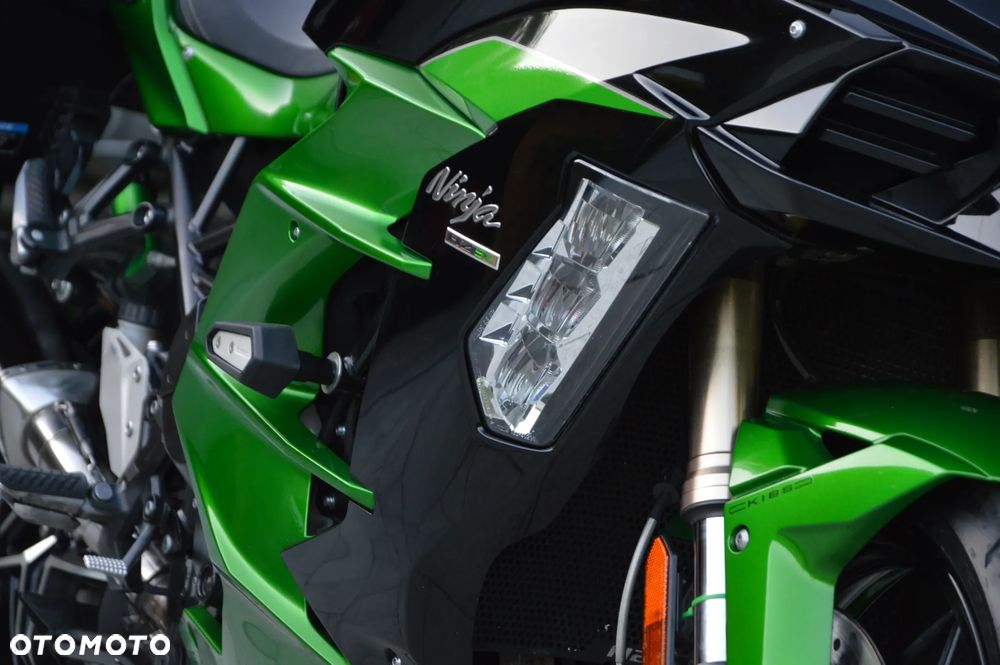 Kawasaki Ninja H2 SX - 11