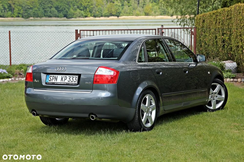 Audi A4 Limousine - 14