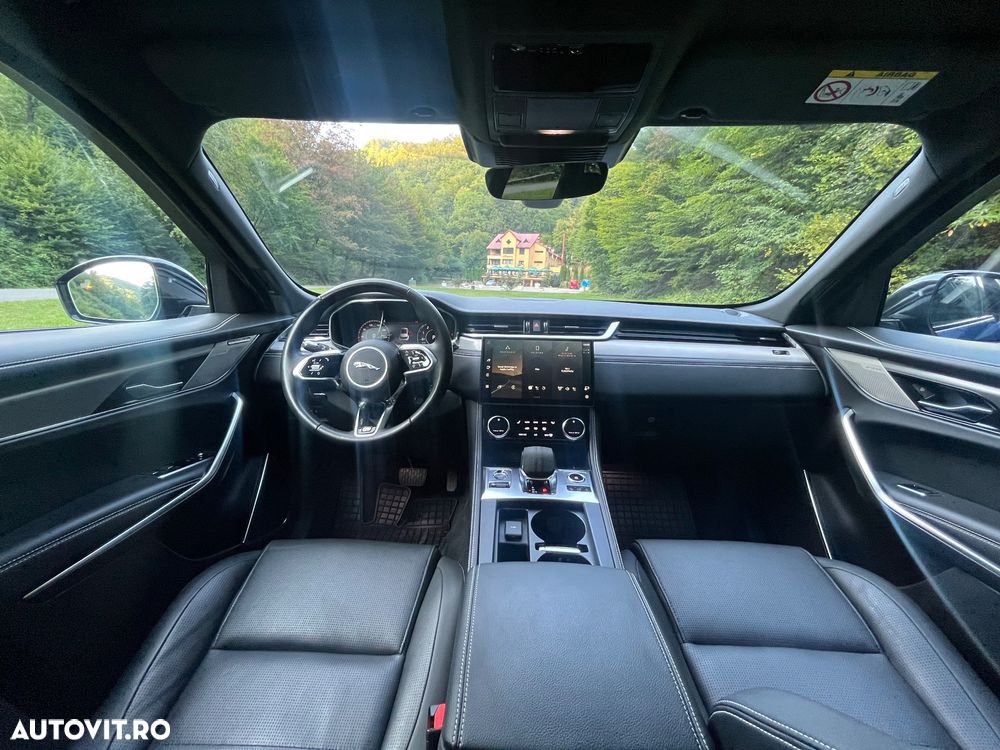 Jaguar F-Pace - 11