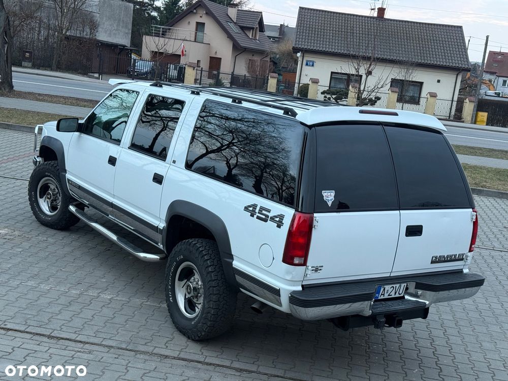 Chevrolet Suburban - 21