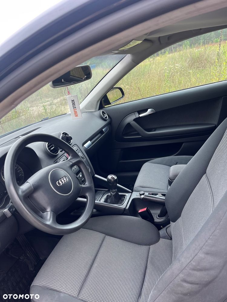 Audi A3 3-drzwiowe 1.6 FSI Ambiente - 3