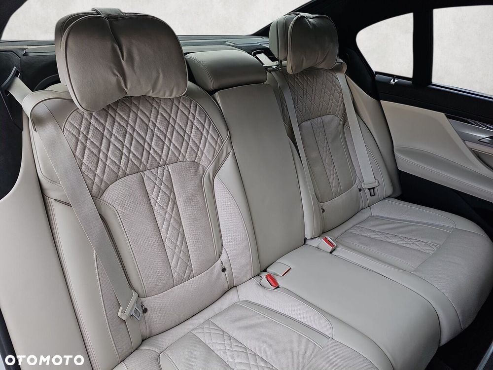 BMW Seria 7 - 30