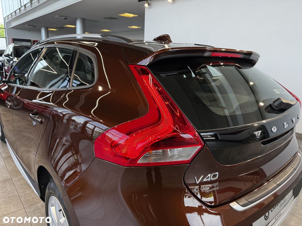 Volvo V40 Cross Country - 11