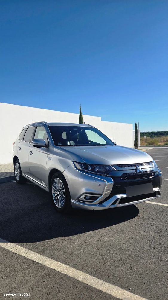 Mitsubishi Outlander - 1