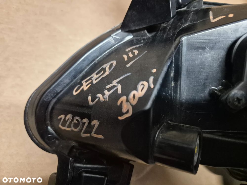 KIA Ceed 3 III halogen lewy.Lifting 2021-2024 - 7