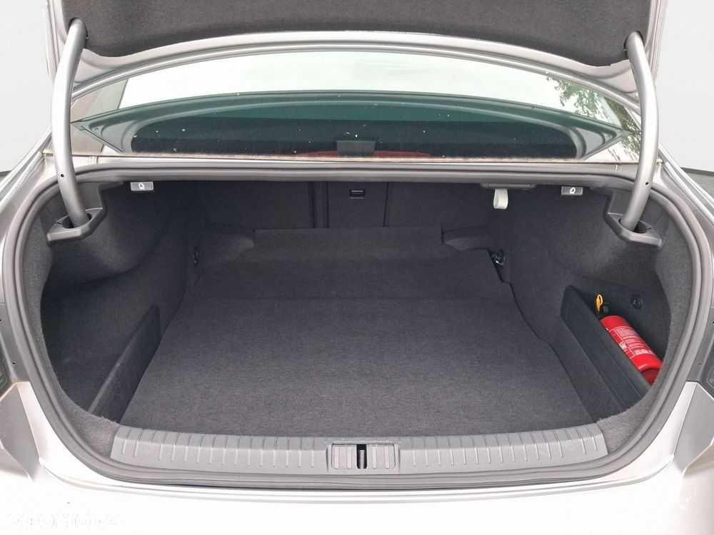 Volkswagen Passat - 14
