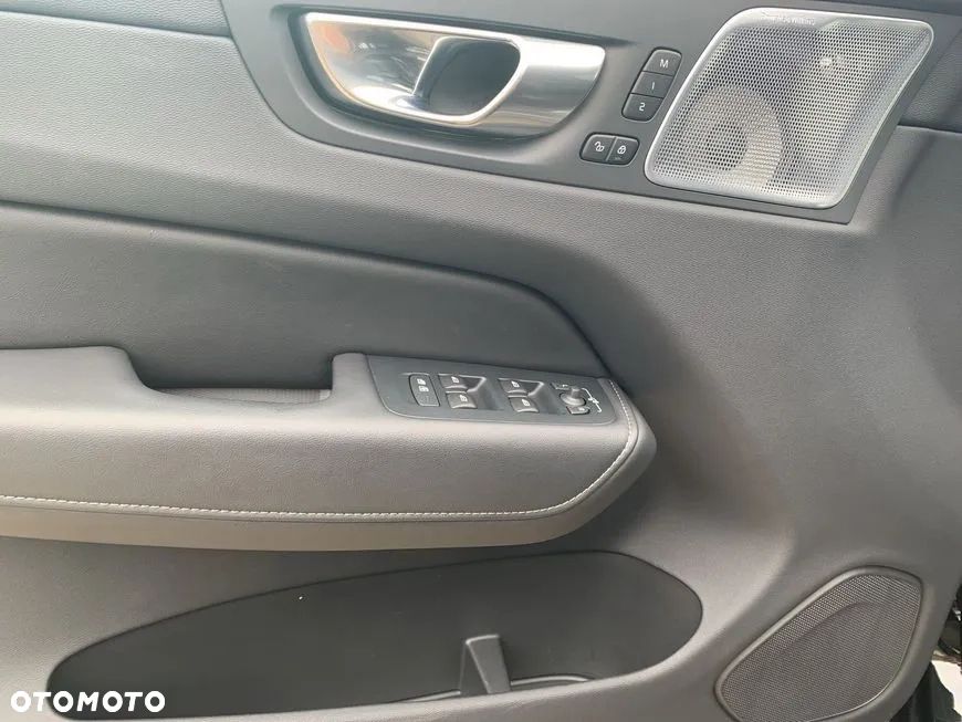 Volvo XC 60 B5 B AWD Ultra Black Edition - 8