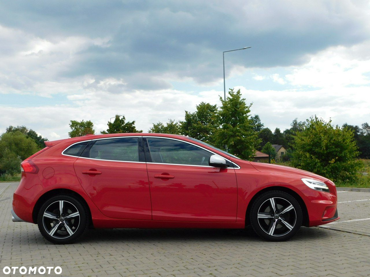 Volvo V40 T3 Drive-E R-Design Momentum - 4