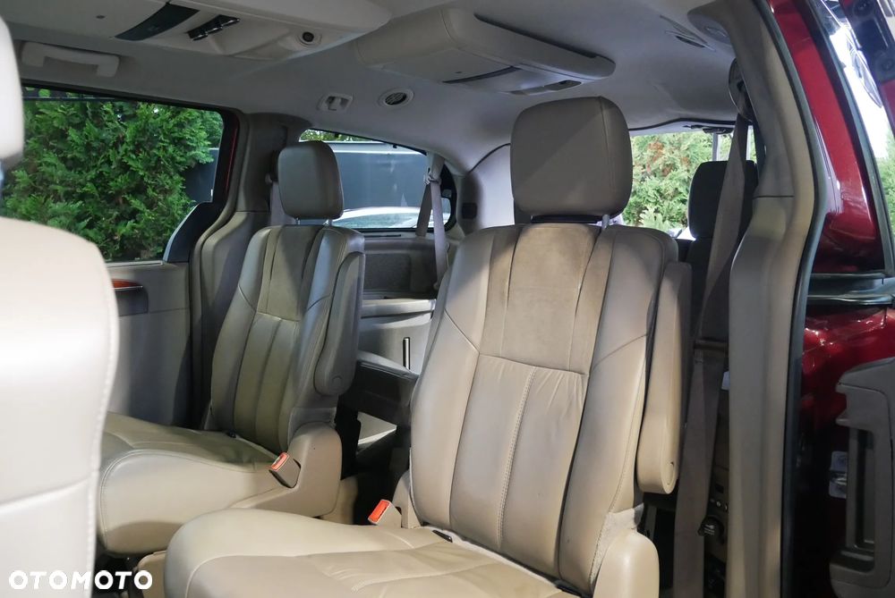 Chrysler Town & Country 3.6 Limited - 12