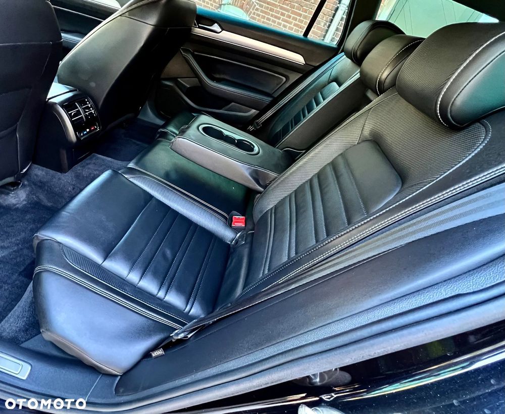 Volkswagen Passat Variant 2.0 TDI SCR 4Motion DSG Highline - 10