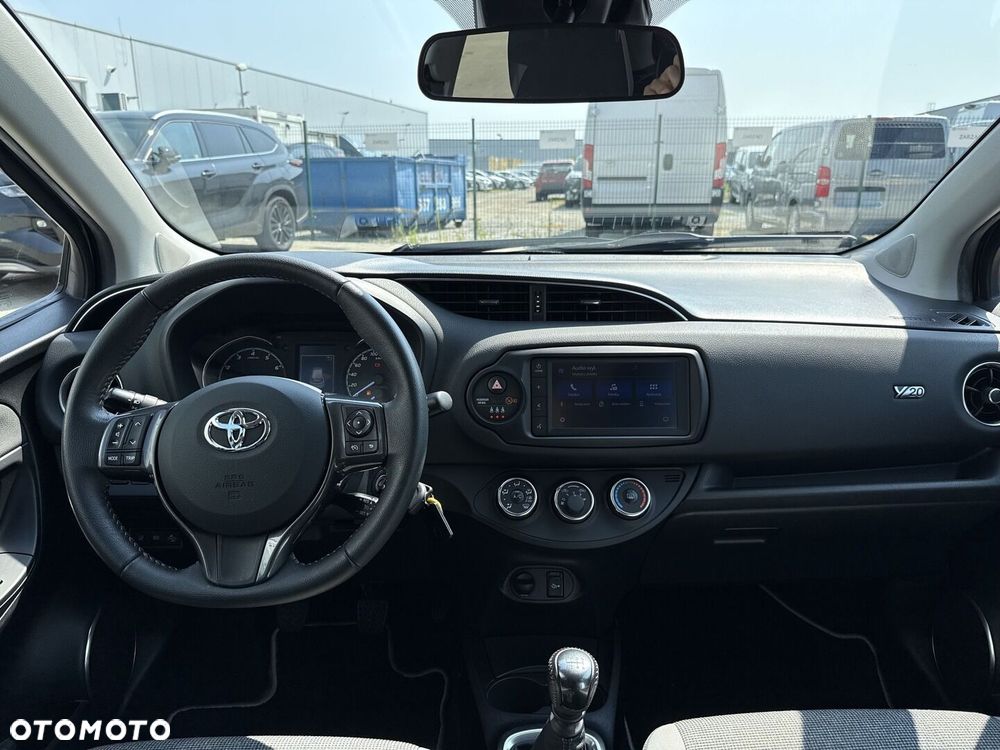 Toyota Yaris - 10