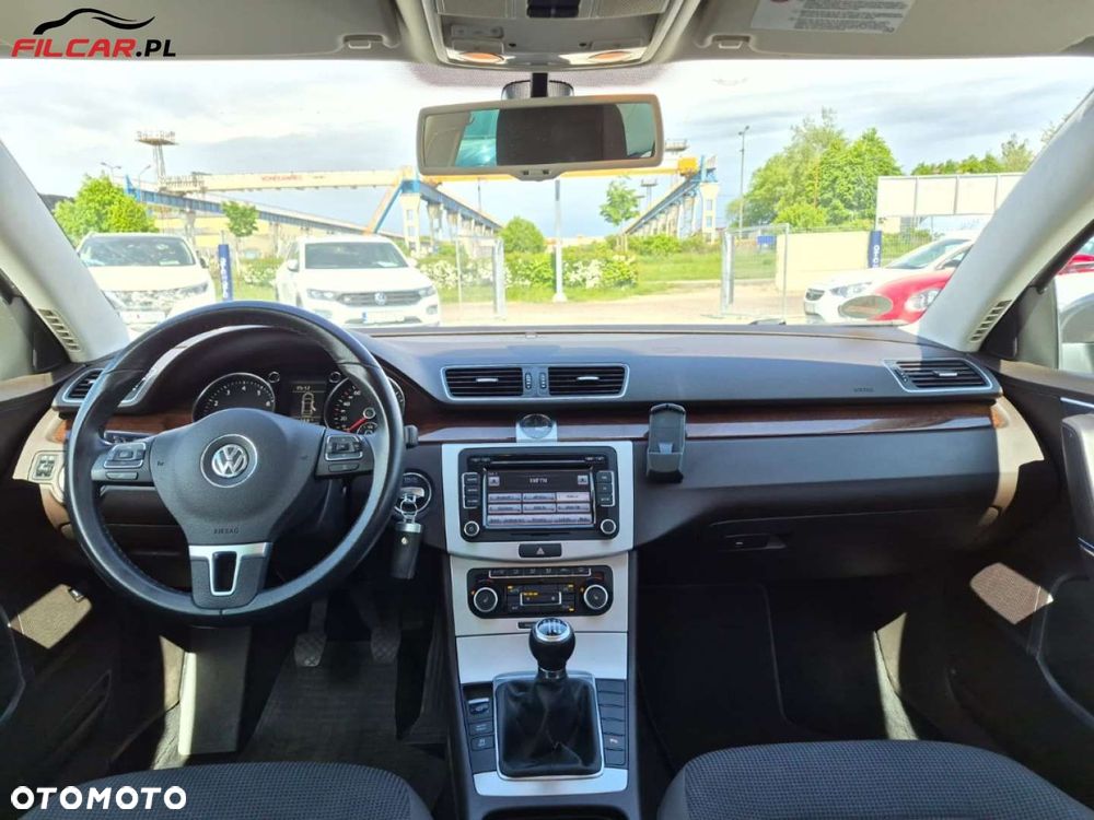 Volkswagen Passat - 10