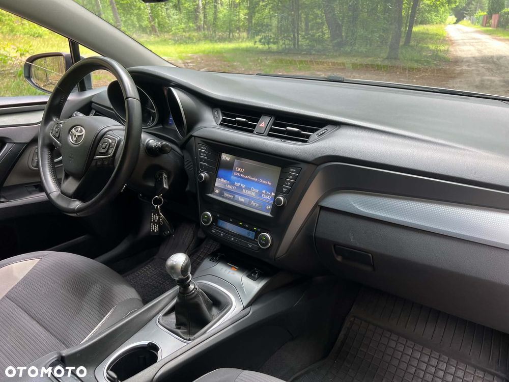Toyota Avensis 2.0 D-4D Premium - 8