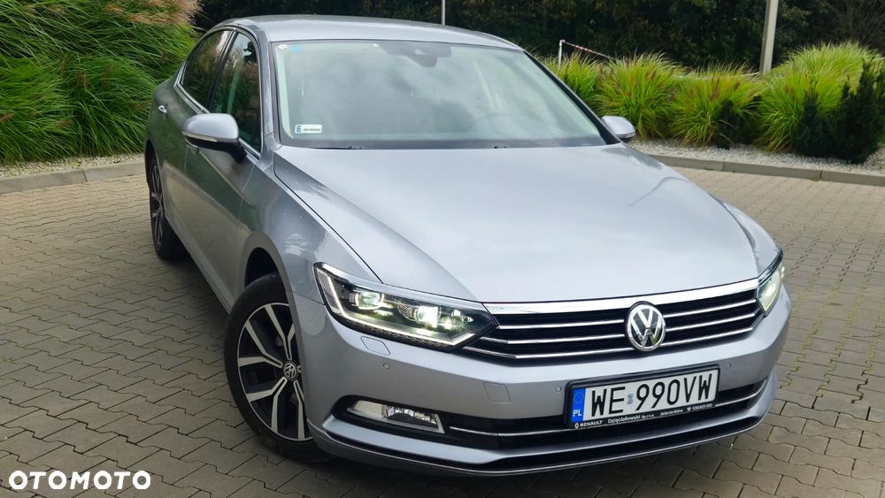 Volkswagen Passat - 1