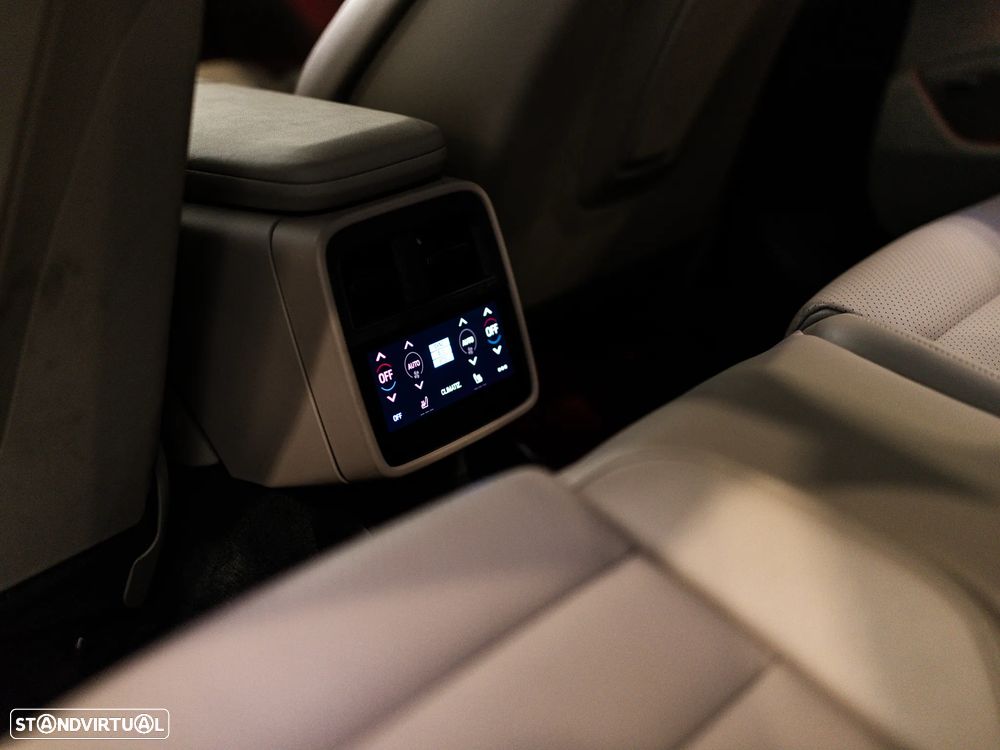 Porsche Taycan Sport Turismo - 37