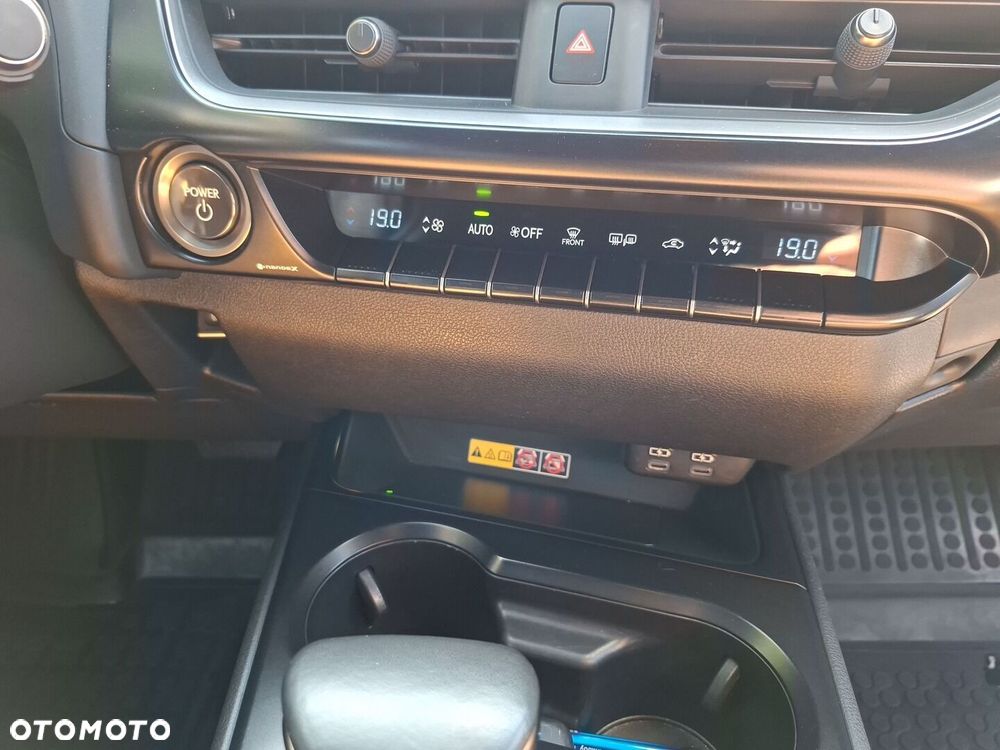 Lexus UX 250h GPF Business 2WD - 30