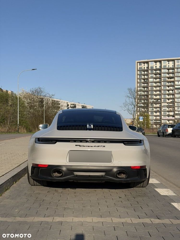 Porsche 911 Carrera 4 GTS - 12