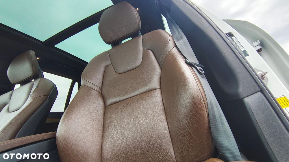 Volvo XC 90 - 32