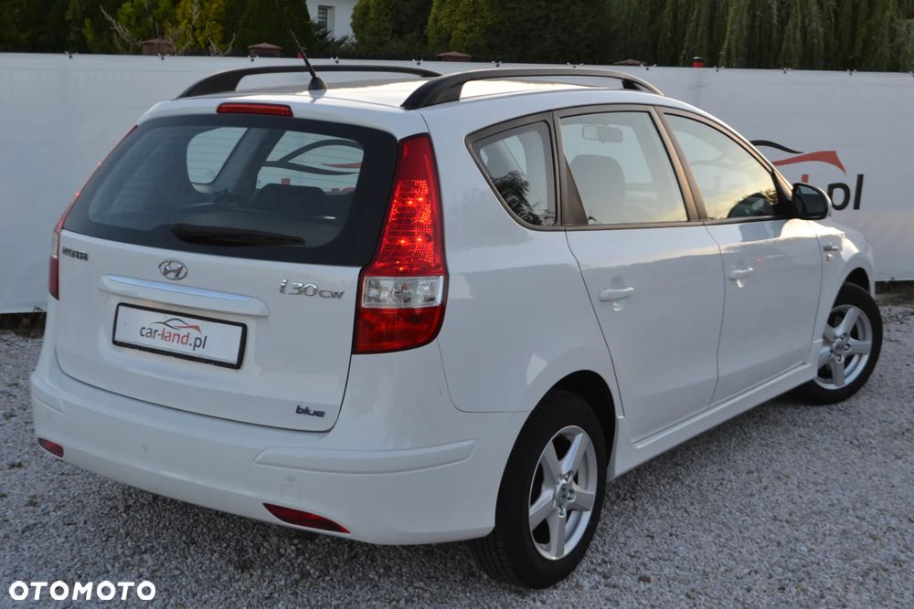 Hyundai i30 i30cw blue 1.6 CRDi Trend - 12
